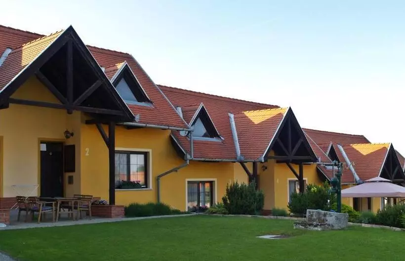 Отель Huber Panzió