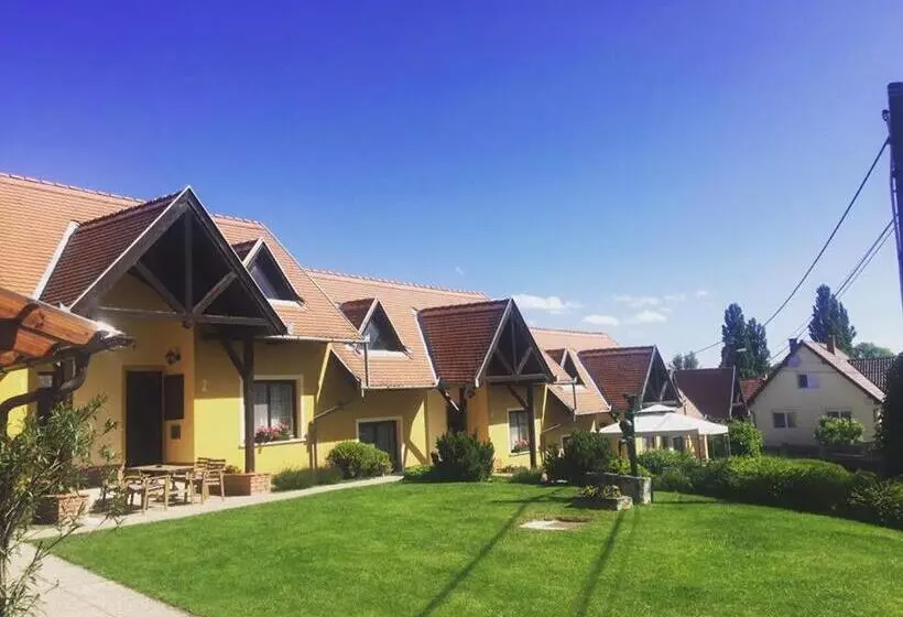 Отель Huber Panzió