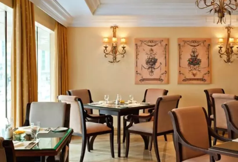 ホテル Sheraton Khalidiya