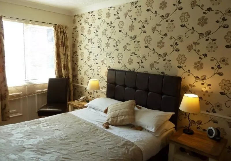 Отель Knavesmire Manor