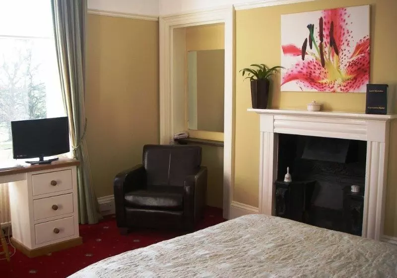 Отель Knavesmire Manor