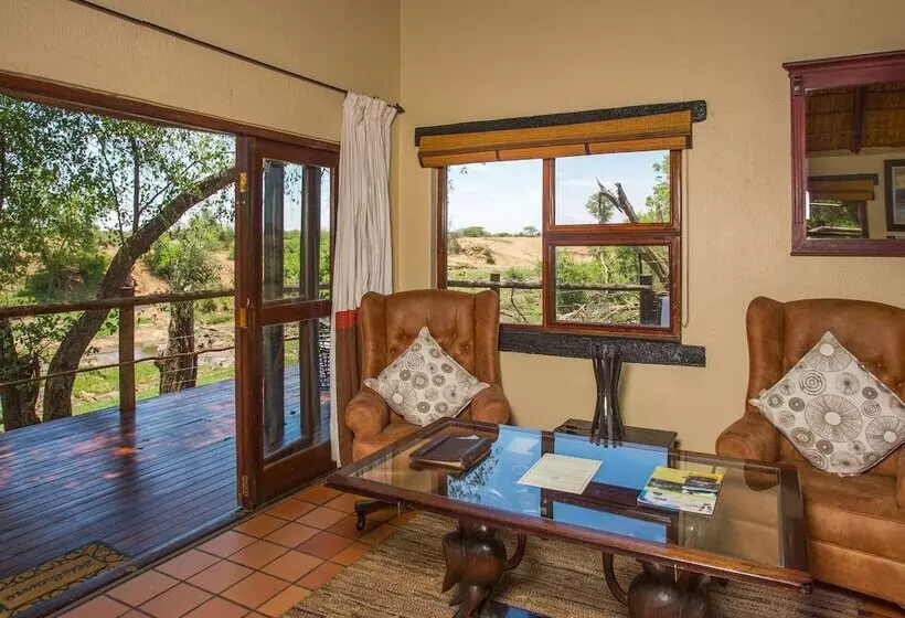 Отель Madikwe River Lodge