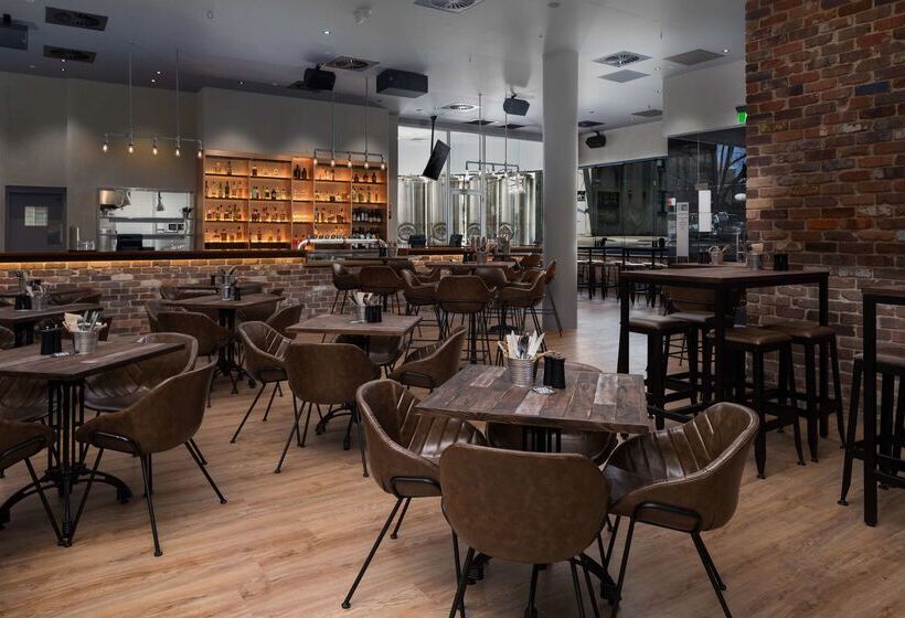 בית מלון כפרי Rydges Sydney Central