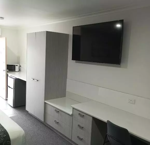 فندق Big Valley Lakeside Paradise Motor Inn