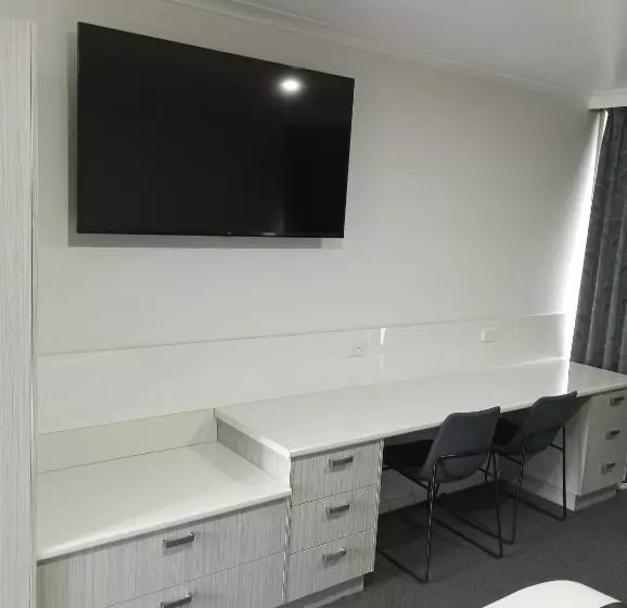 فندق Big Valley Lakeside Paradise Motor Inn