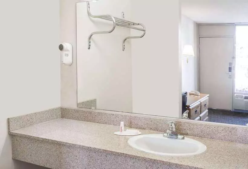 فندق Days Inn By Wyndham Adel I 75