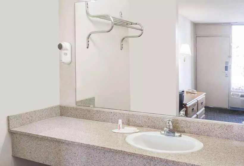 فندق Days Inn By Wyndham Adel I 75