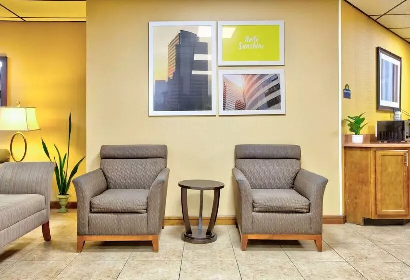 Отель Days Inn By Wyndham Batesville