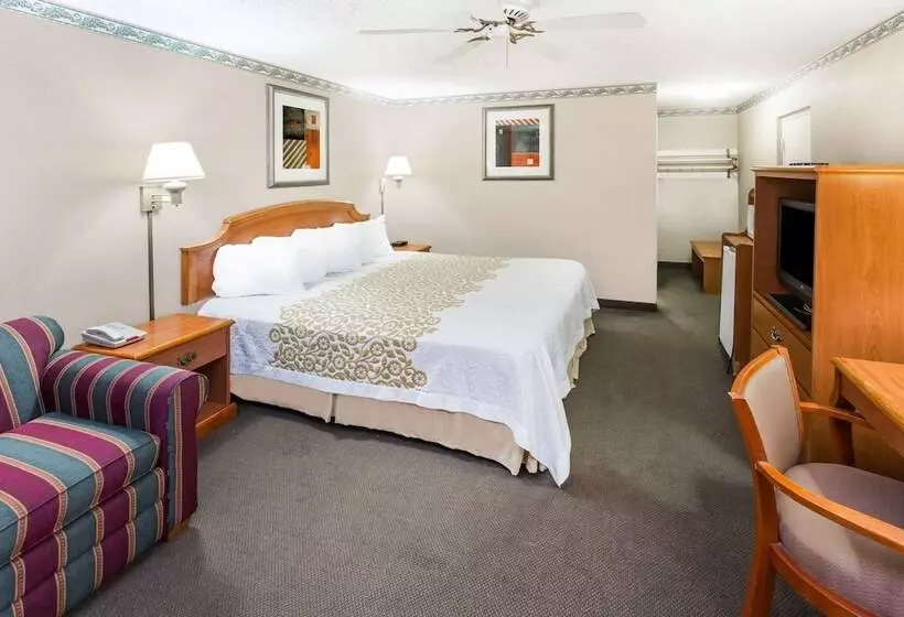 Отель Days Inn By Wyndham Batesville