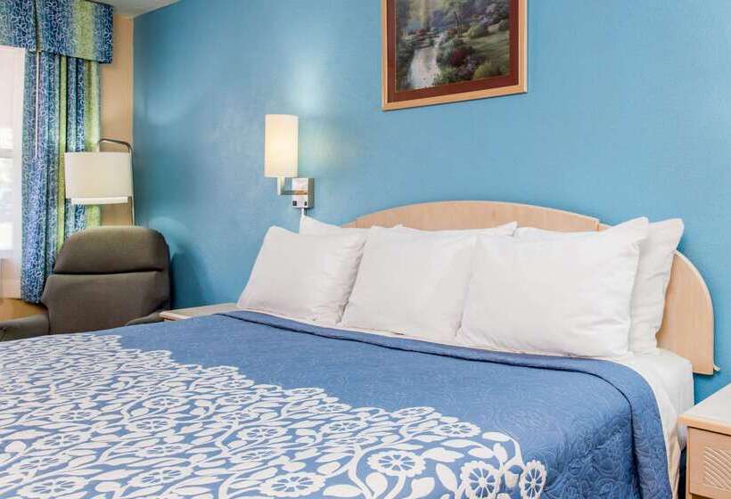 בית מלון כפרי Days Inn By Wyndham Bradenton I75