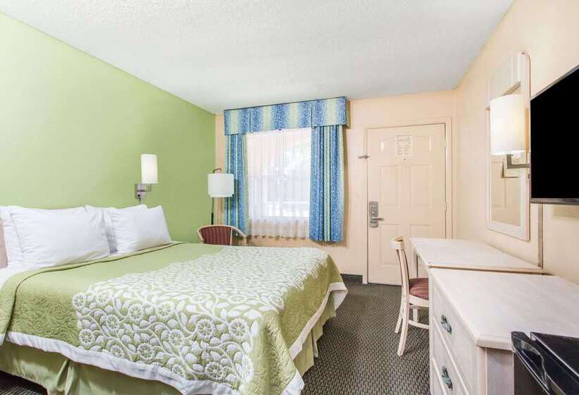 בית מלון כפרי Days Inn By Wyndham Bradenton I75