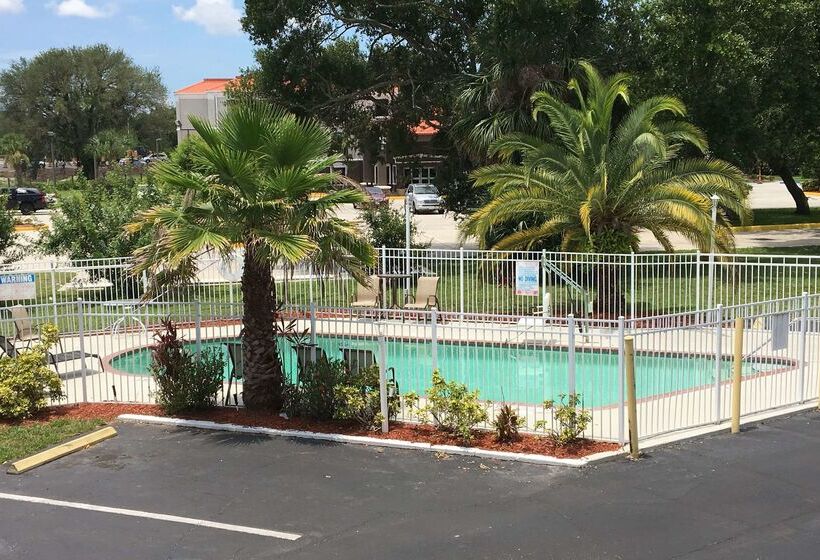 בית מלון כפרי Days Inn By Wyndham Bradenton I75