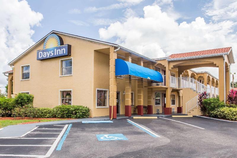 בית מלון כפרי Days Inn By Wyndham Bradenton I75