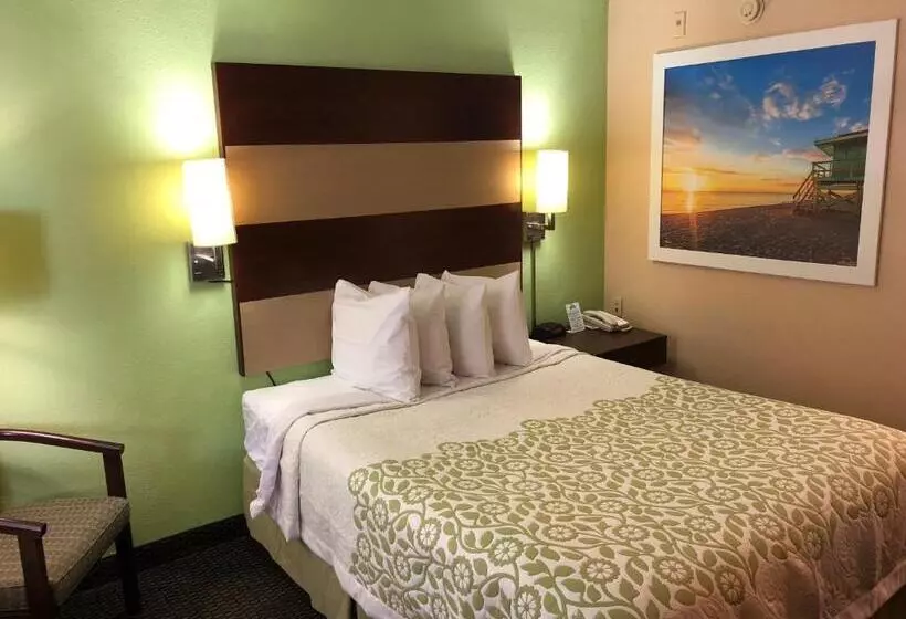 هتل Days Inn By Wyndham Bradenton I75