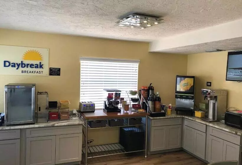 هتل Days Inn By Wyndham Bradenton I75