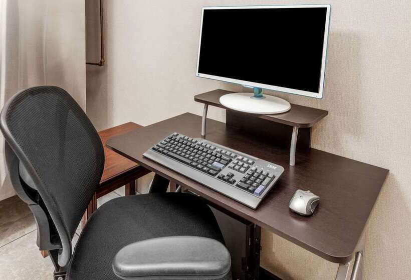 فندق Days Inn By Wyndham Fort Wayne