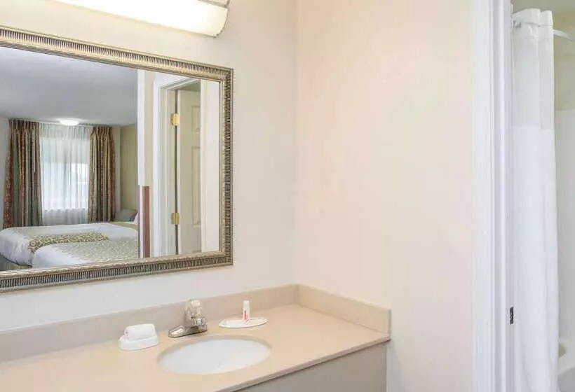 호텔 Days Inn By Wyndham Fort Wayne