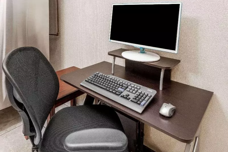 호텔 Days Inn By Wyndham Fort Wayne