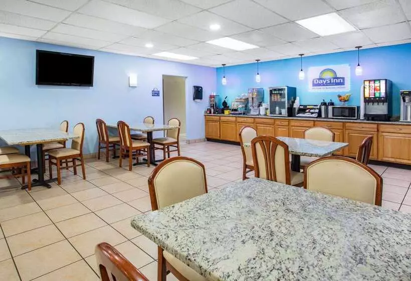 호텔 Days Inn By Wyndham Livonia Canton Detroit