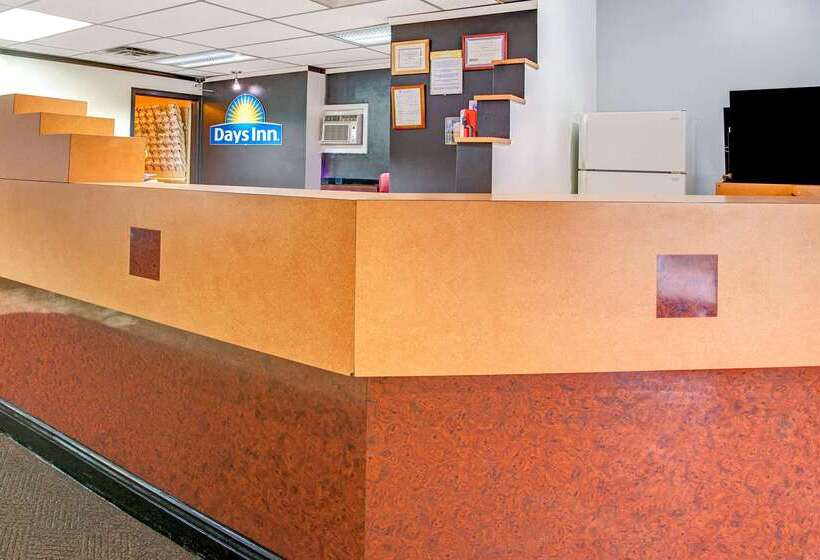 בית מלון כפרי Days Inn By Wyndham Livonia Canton Detroit