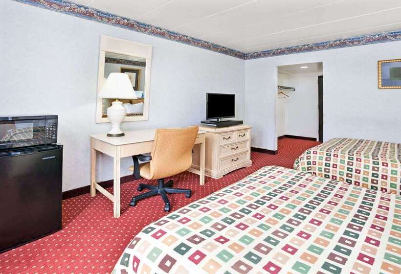 בית מלון כפרי Days Inn By Wyndham Livonia Canton Detroit