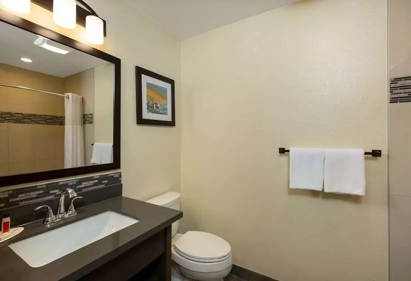 Отель Days Inn By Wyndham Montereyfisherman S Wharf Aquarium