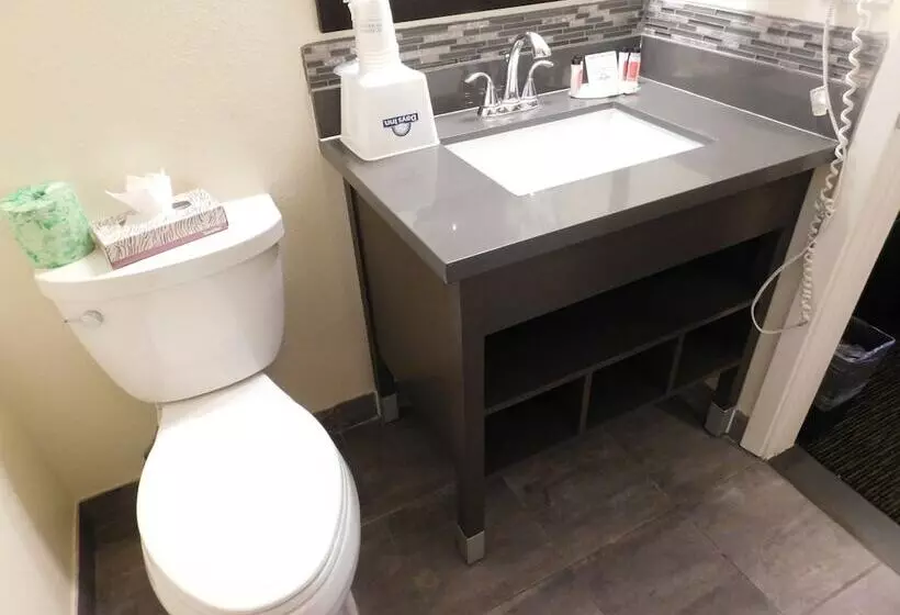 Отель Days Inn By Wyndham Montereyfisherman S Wharf Aquarium