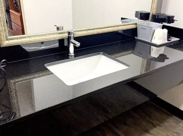 Отель Days Inn By Wyndham North Little Rock Maumelle