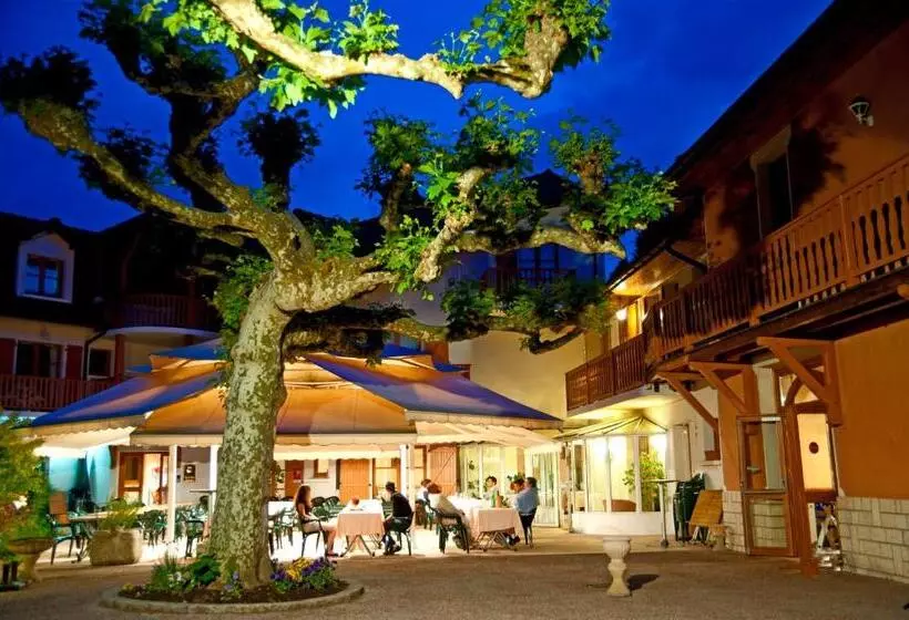 Отель Hôtel Les Bergeronnettes