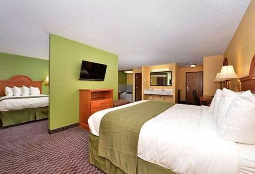 Отель Quality Inn & Suites Grinnell Near University