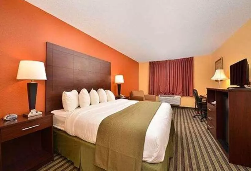 Отель Quality Inn & Suites Grinnell Near University