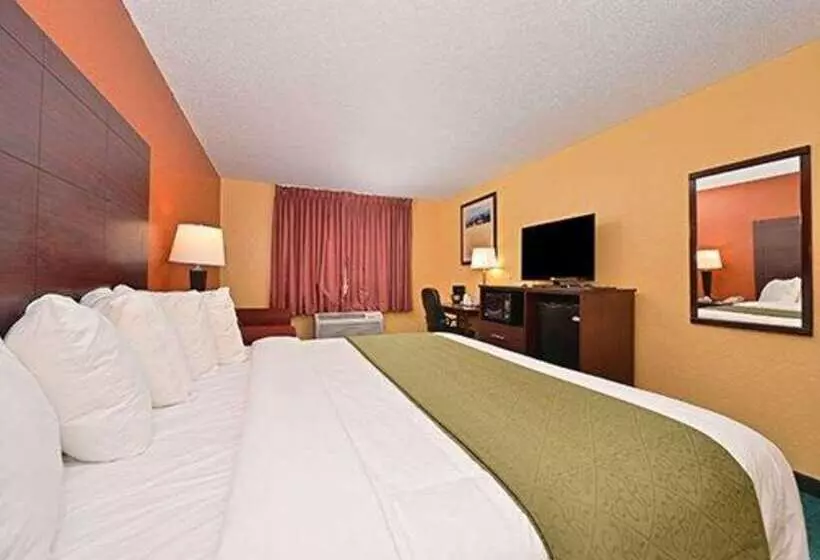 Отель Quality Inn & Suites Grinnell Near University