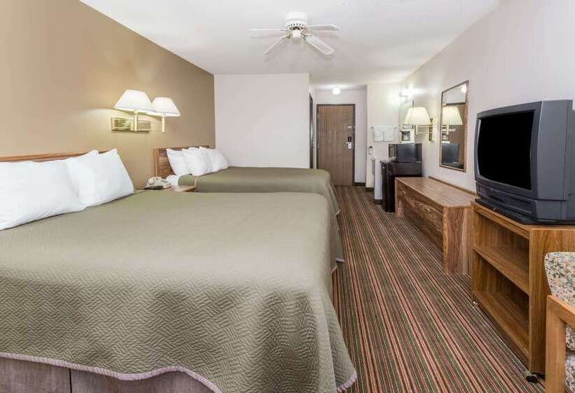 Отель Travelodge By Wyndham Longmont