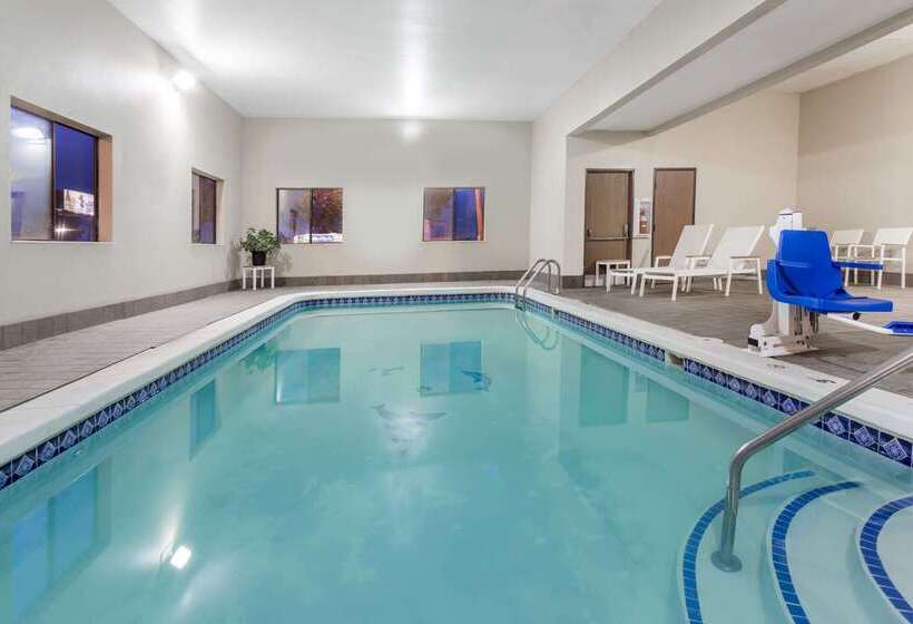 Отель Travelodge By Wyndham Longmont