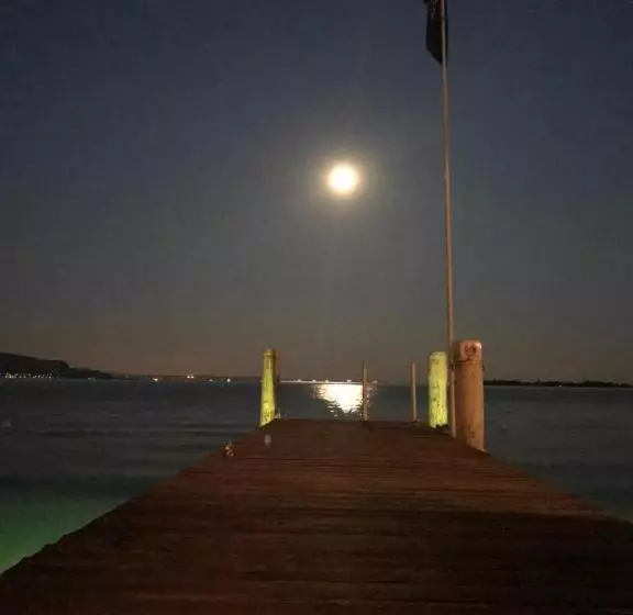 ホテル Villa Fiordaliso