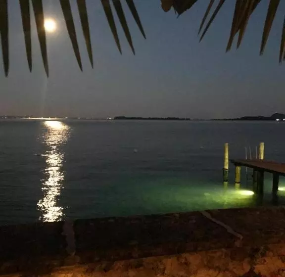 ホテル Villa Fiordaliso