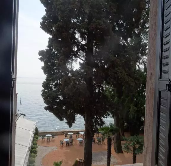 ホテル Villa Fiordaliso