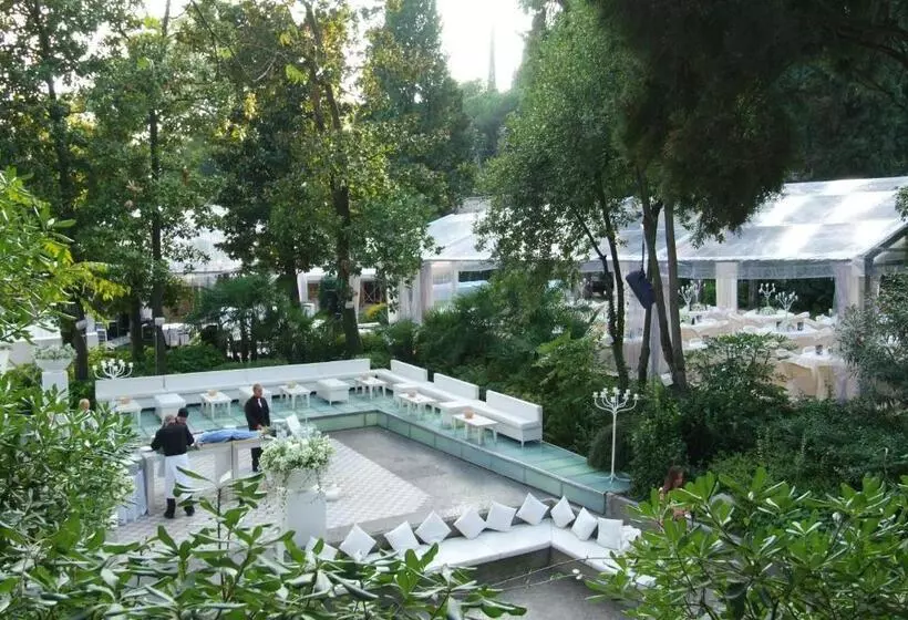 ホテル Villa Fiordaliso