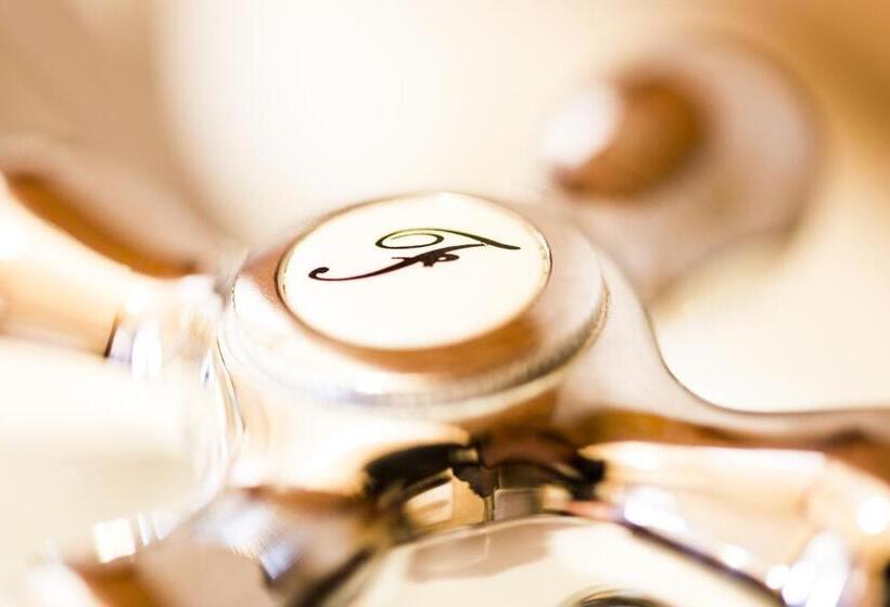 בית מלון כפרי Villa Fiordaliso