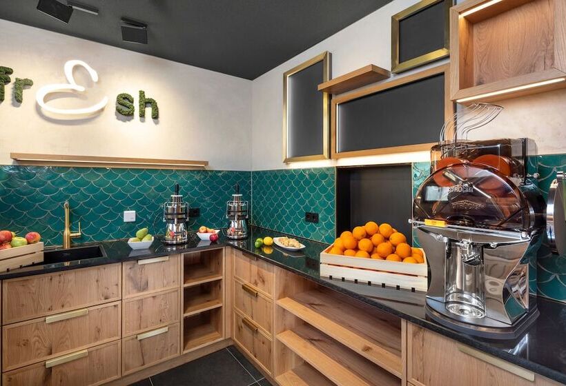 Отель Wellness & Genuss Resort   Engel Obertal