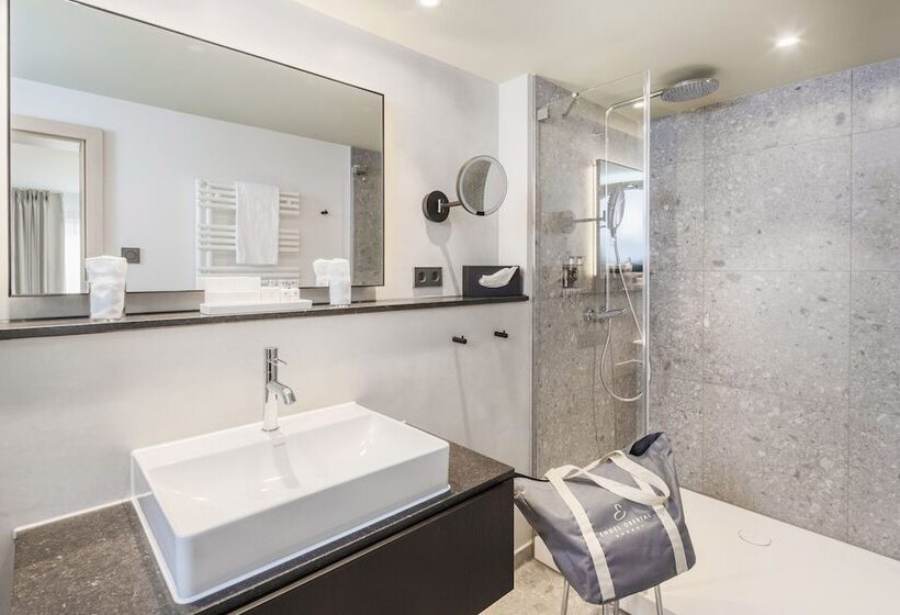 Отель Wellness & Genuss Resort   Engel Obertal