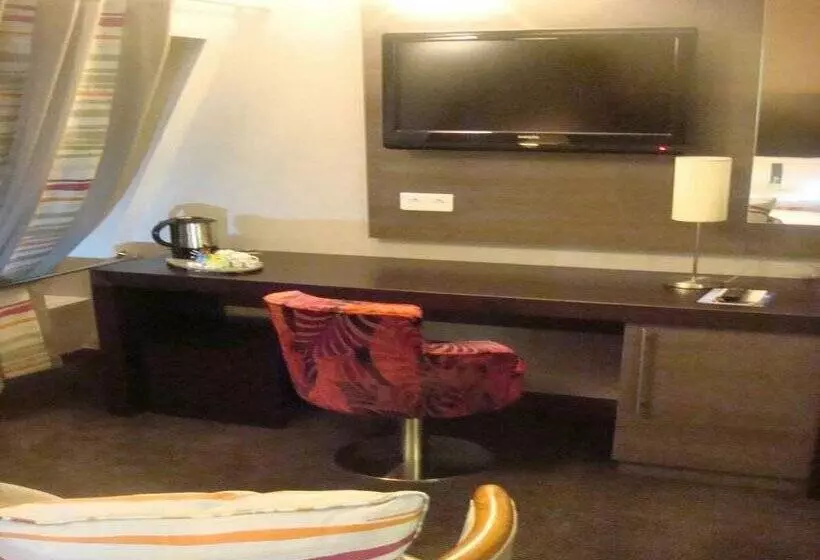 ホテル Holiday Inn Paris Montmartre, An Ihg