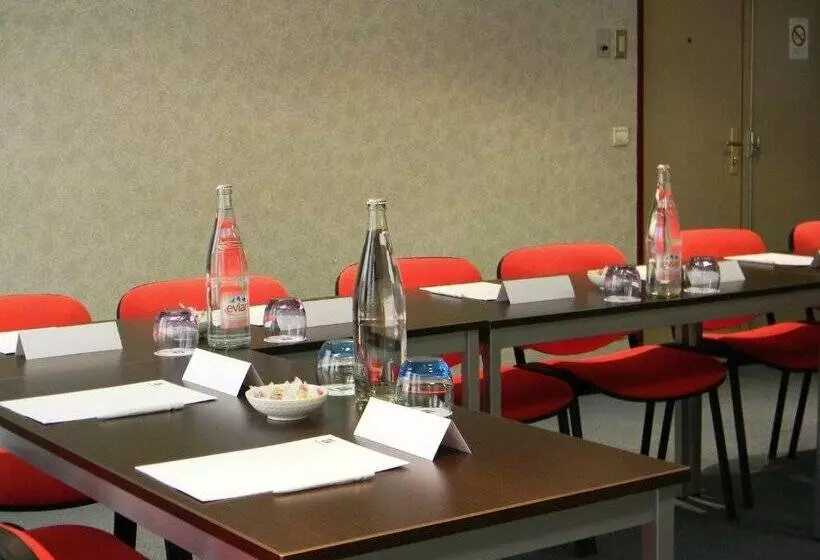ホテル Holiday Inn Paris Montmartre, An Ihg