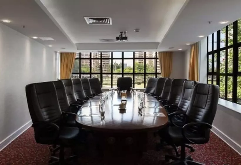 酒店 Wyndham Garden Santiago Kennedy