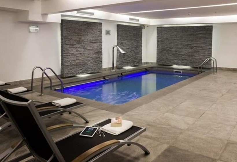 فندق Wyndham Garden Santiago Kennedy