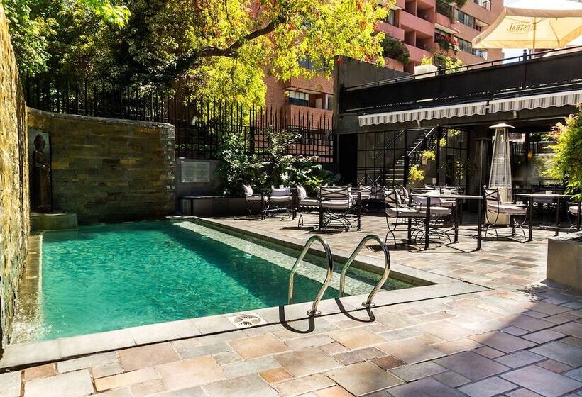 فندق Wyndham Garden Santiago Kennedy