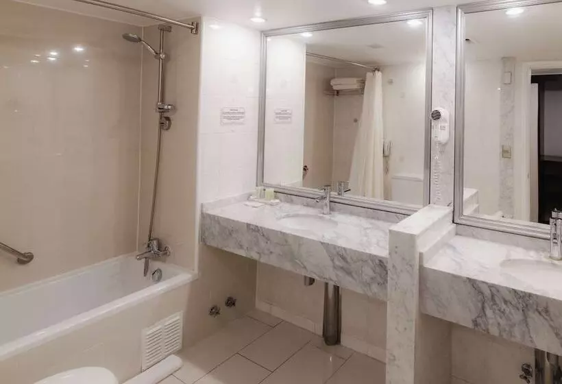 酒店 Wyndham Garden Santiago Kennedy