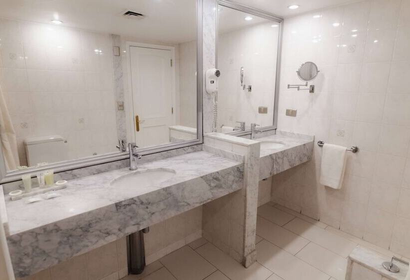 فندق Wyndham Garden Santiago Kennedy