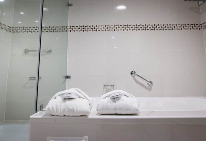 فندق Wyndham Garden Santiago Kennedy