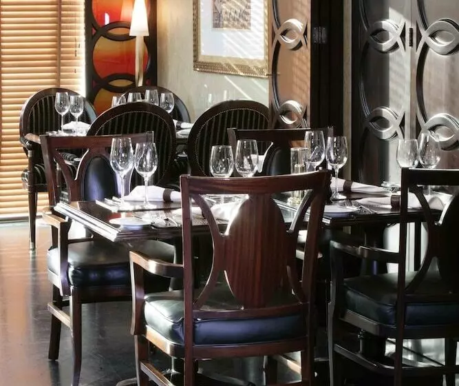 هتل Mövenpick Grand Al Bustan